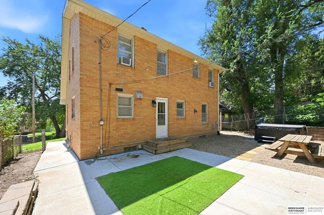 5158 Pierce Street, Omaha, NE 68106