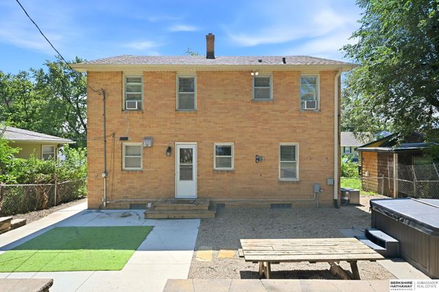 5158 Pierce Street, Omaha, NE 68106
