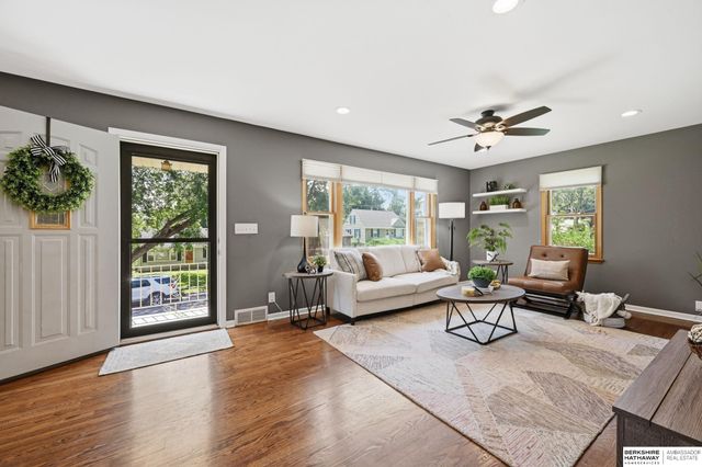5158 Pierce Street, Omaha, NE 68106