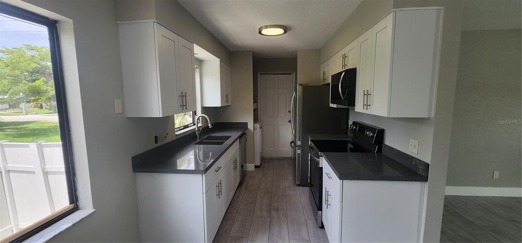 Image 11 of property listing at 541 E VIRGINIA AVENUE, Punta Gorda, FL 33950