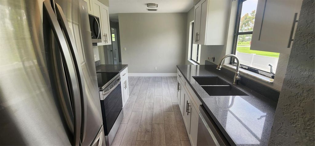 Image 12 of property listing at 541 E VIRGINIA AVENUE, Punta Gorda, FL 33950