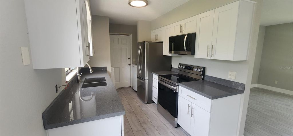 Image 15 of property listing at 541 E VIRGINIA AVENUE, Punta Gorda, FL 33950