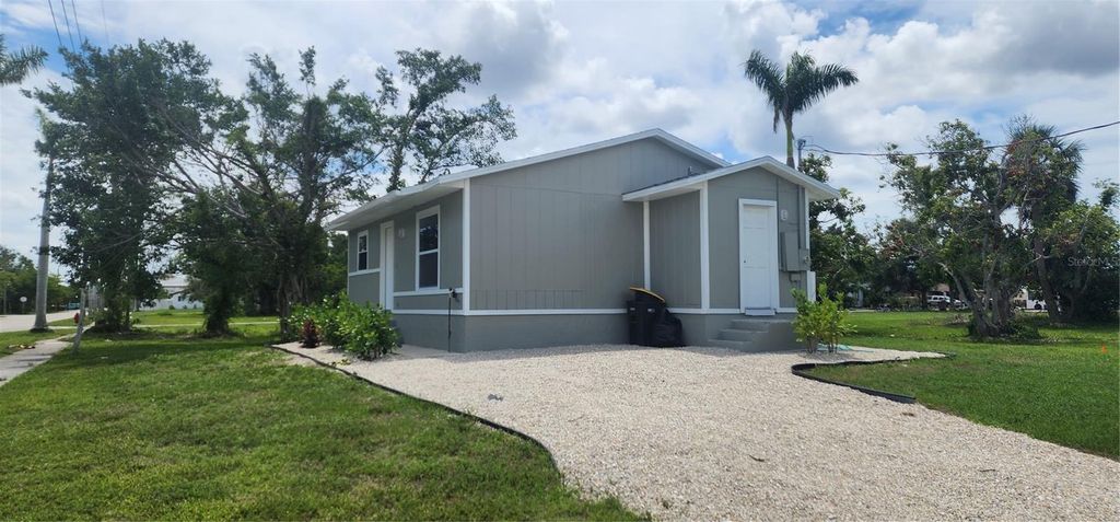 Image 3 of property listing at 541 E VIRGINIA AVENUE, Punta Gorda, FL 33950