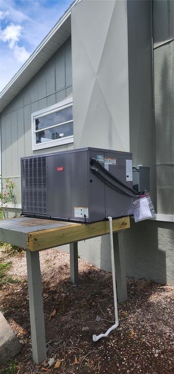 Image 25 of property listing at 541 E VIRGINIA AVENUE, Punta Gorda, FL 33950