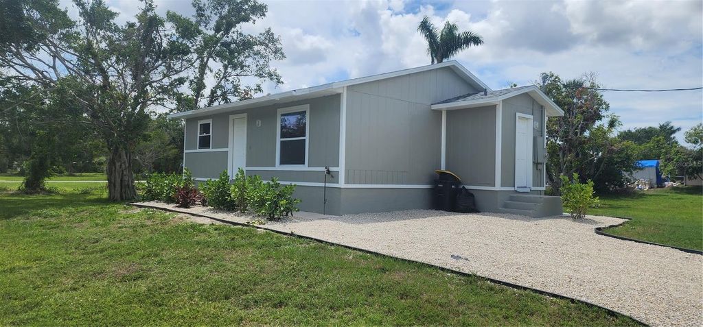 Image 5 of property listing at 541 E VIRGINIA AVENUE, Punta Gorda, FL 33950