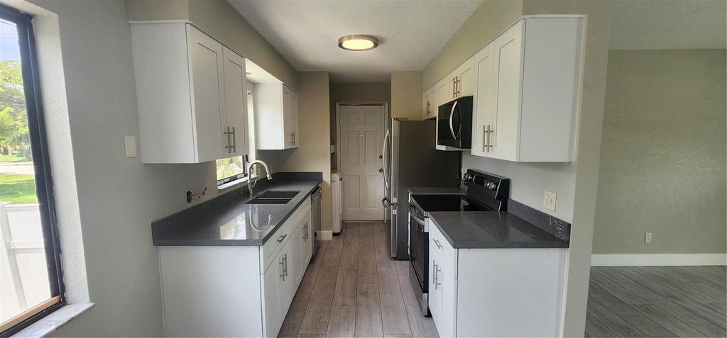 Image 10 of property listing at 541 E VIRGINIA AVENUE, Punta Gorda, FL 33950