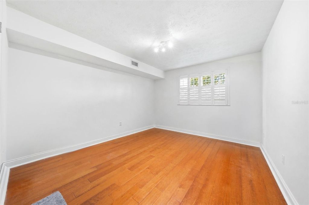 Image 12 of property listing at 4214 LAKE UNDERHILL ROAD 6A2, Orlando, FL 32803