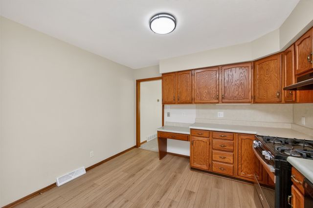 2222 E 41st Street, Des Moines, IA 50317