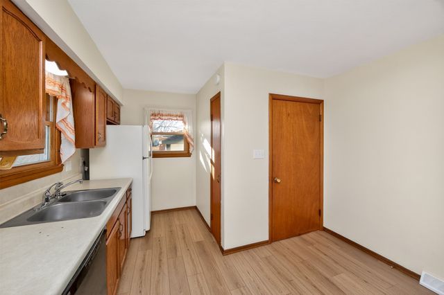 2222 E 41st Street, Des Moines, IA 50317