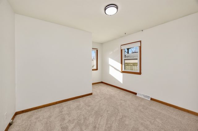 2222 E 41st Street, Des Moines, IA 50317