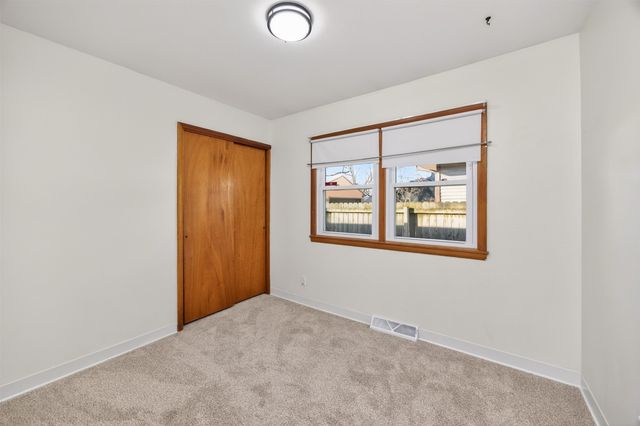 2222 E 41st Street, Des Moines, IA 50317