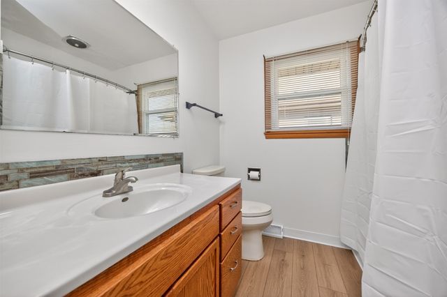 2222 E 41st Street, Des Moines, IA 50317