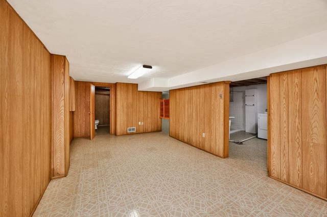 2222 E 41st Street, Des Moines, IA 50317