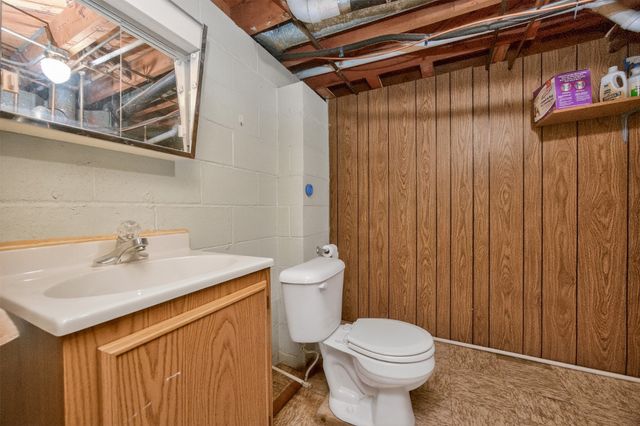 2222 E 41st Street, Des Moines, IA 50317