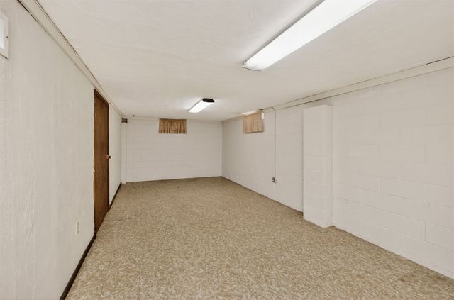 2222 E 41st Street, Des Moines, IA 50317