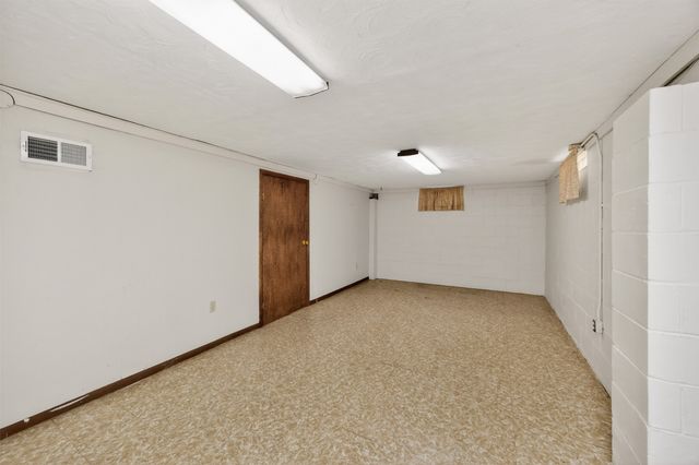 2222 E 41st Street, Des Moines, IA 50317