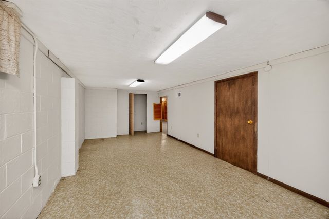 2222 E 41st Street, Des Moines, IA 50317