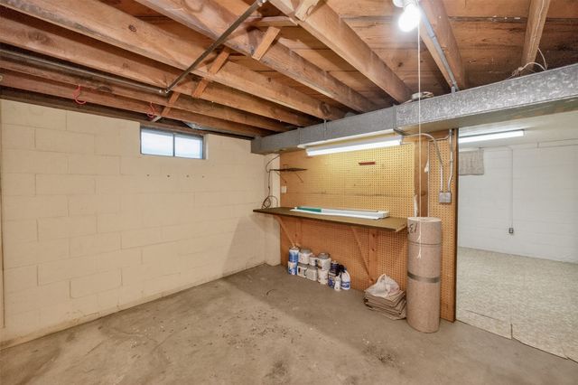 2222 E 41st Street, Des Moines, IA 50317