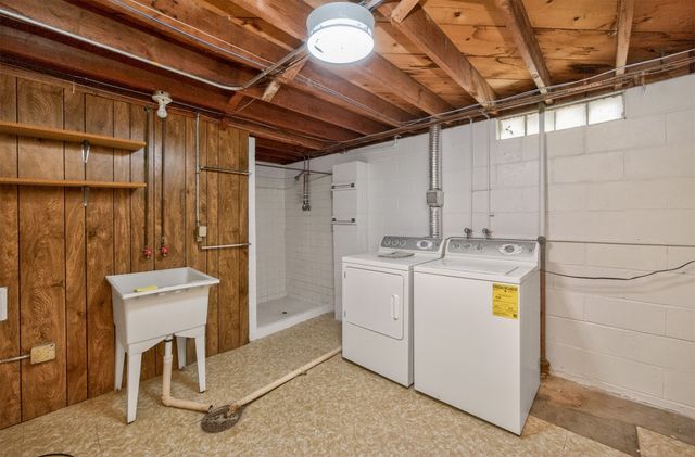 2222 E 41st Street, Des Moines, IA 50317