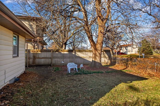 2222 E 41st Street, Des Moines, IA 50317