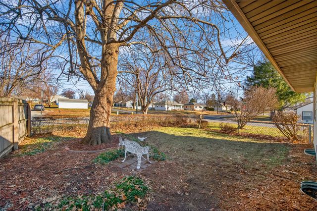 2222 E 41st Street, Des Moines, IA 50317