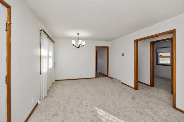 2222 E 41st Street, Des Moines, IA 50317