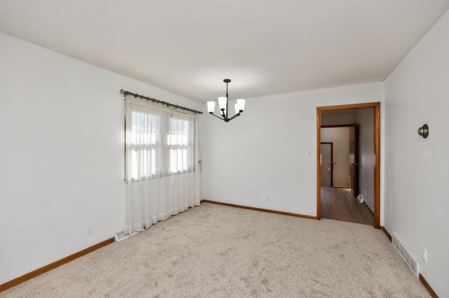 2222 E 41st Street, Des Moines, IA 50317