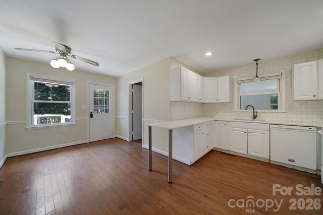 704 Isle Of Pines Road, Mooresville, NC 28117