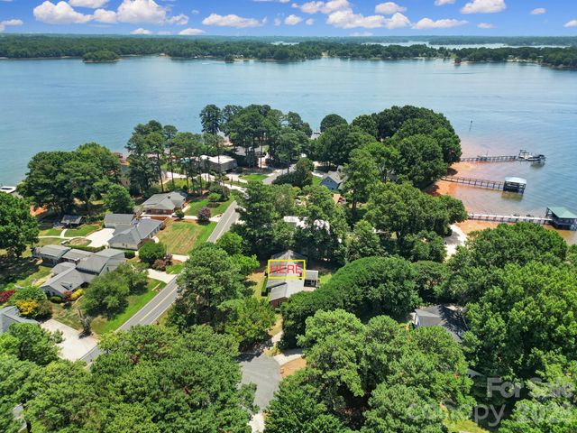 704 Isle Of Pines Road, Mooresville, NC 28117