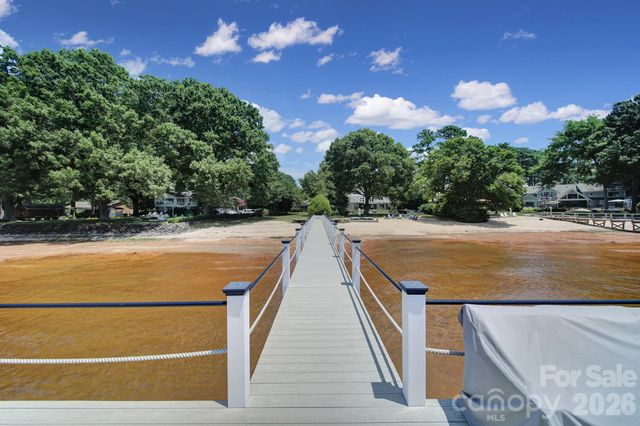 704 Isle Of Pines Road, Mooresville, NC 28117