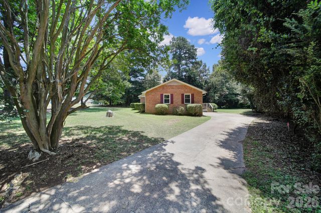 704 Isle Of Pines Road, Mooresville, NC 28117