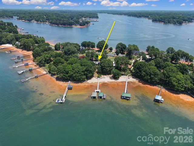 704 Isle Of Pines Road, Mooresville, NC 28117