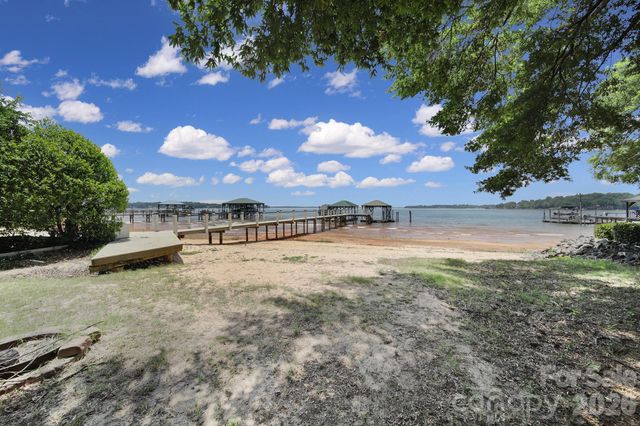 704 Isle Of Pines Road, Mooresville, NC 28117