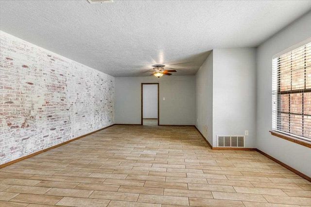 2508 NE Turtle Creek Dr, Lawton, OK 73507