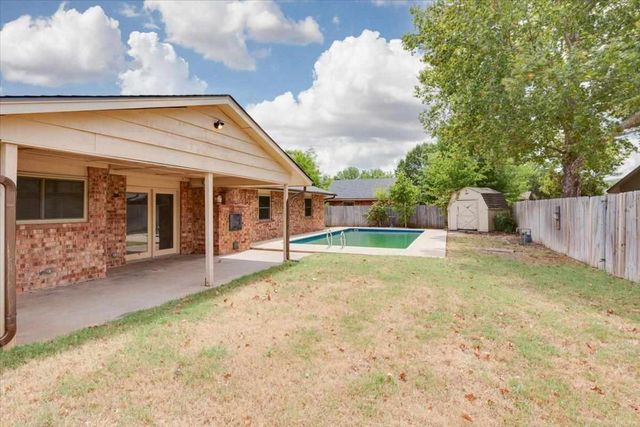 2508 NE Turtle Creek Dr, Lawton, OK 73507