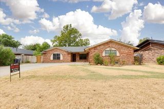 2508 NE Turtle Creek Dr, Lawton, OK 73507