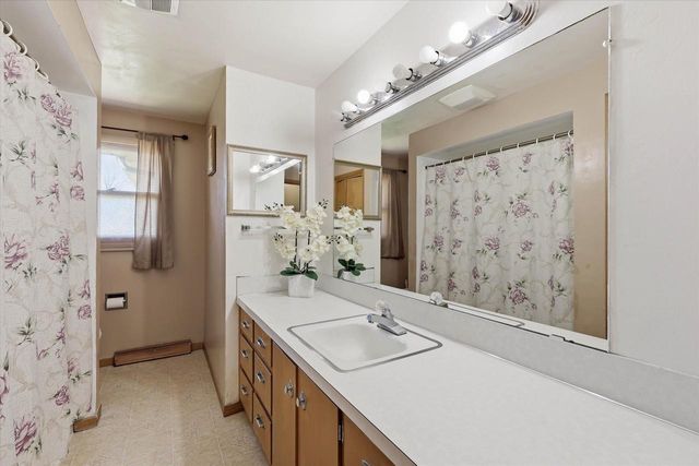 831 N DANZ AVENUE, Green Bay, WI 54302