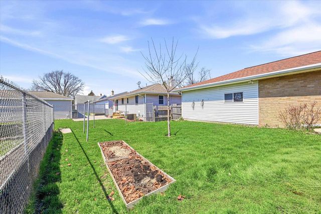 831 N DANZ AVENUE, Green Bay, WI 54302