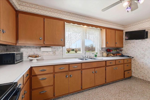 831 N DANZ AVENUE, Green Bay, WI 54302