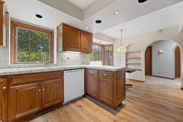 12655 N River Forest CIRCLE, Mequon, WI 53092