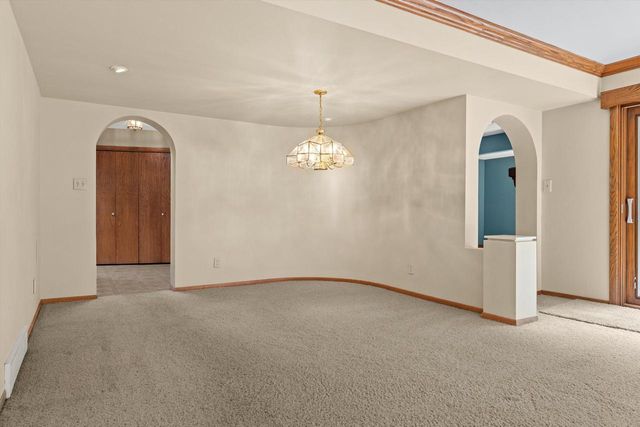 12655 N River Forest CIRCLE, Mequon, WI 53092