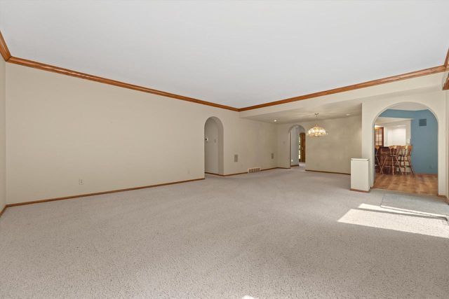 12655 N River Forest CIRCLE, Mequon, WI 53092