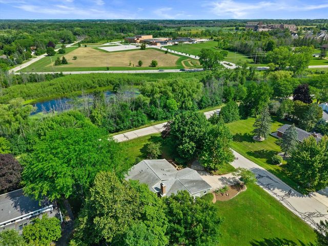 12655 N River Forest CIRCLE, Mequon, WI 53092