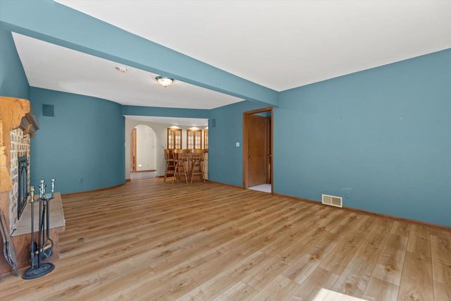 12655 N River Forest CIRCLE, Mequon, WI 53092