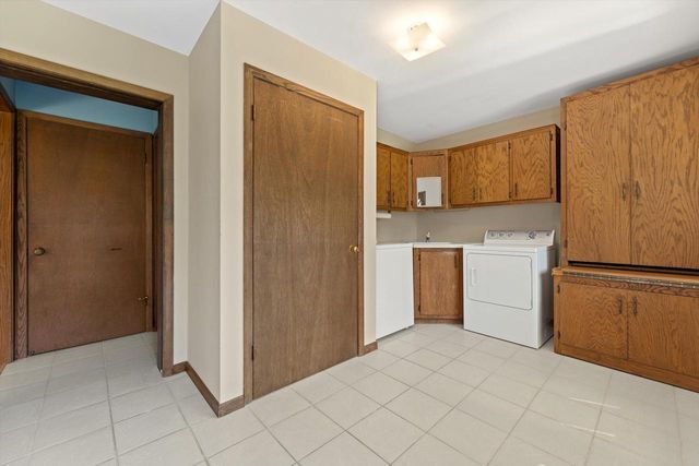 12655 N River Forest CIRCLE, Mequon, WI 53092