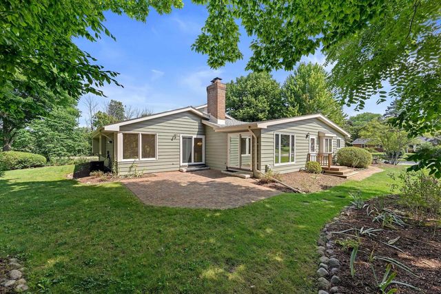 12655 N River Forest CIRCLE, Mequon, WI 53092