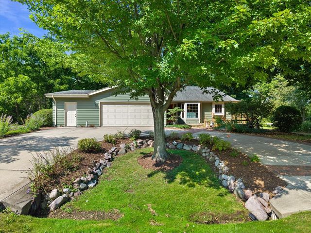12655 N River Forest CIRCLE, Mequon, WI 53092