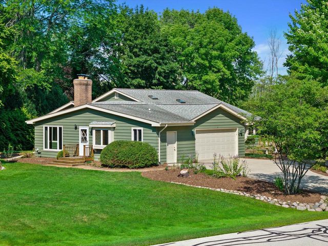 12655 N River Forest CIRCLE, Mequon, WI 53092