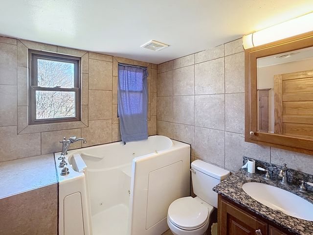 102 W 19th Avenue, Coal Valley, IL 61240