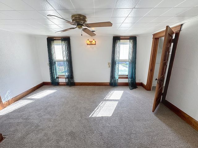 102 W 19th Avenue, Coal Valley, IL 61240